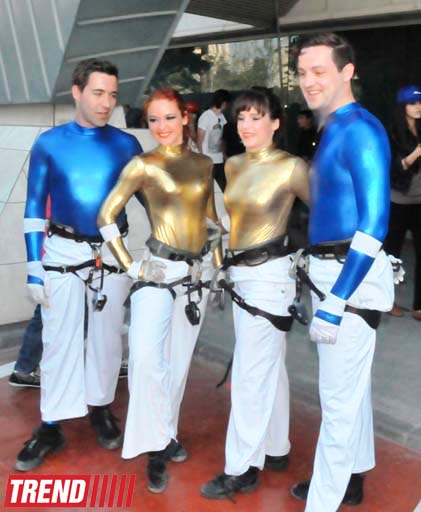 В Баку на фасаде Park Bulvar состоялось уникальное «Вертикальное шоу» (фотосессия)