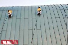 В Баку на фасаде Park Bulvar состоялось уникальное «Вертикальное шоу» (фотосессия)