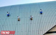 В Баку на фасаде Park Bulvar состоялось уникальное «Вертикальное шоу» (фотосессия)