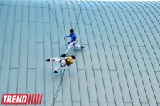 В Баку на фасаде Park Bulvar состоялось уникальное «Вертикальное шоу» (фотосессия)