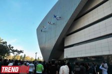 В Баку на фасаде Park Bulvar состоялось уникальное «Вертикальное шоу» (фотосессия)