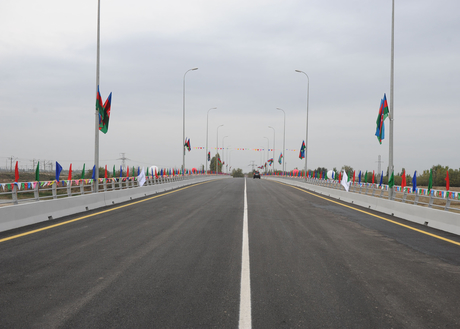 Ильхам Алиев принял участие в открытии после реконструкции моста над рекой Араз (ФОТО)