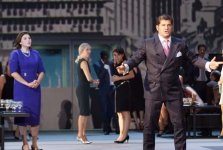 Авяз Абдуллаев с успехом выступил во Франции (фотосессия)