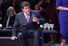 Авяз Абдуллаев с успехом выступил во Франции (фотосессия)