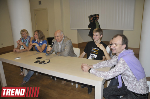 Мы близки Азербайджану душой! -  руководитель ансамбля "Русские диковинки" Валерий Ворона (фото)