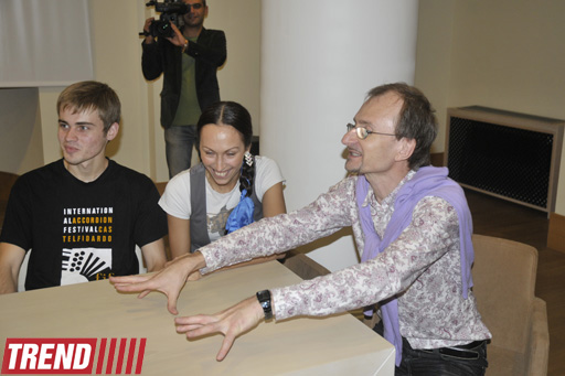 Мы близки Азербайджану душой! -  руководитель ансамбля "Русские диковинки" Валерий Ворона (фото)