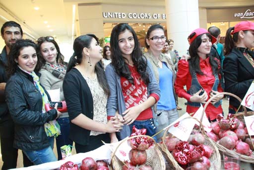 В Азербайджане проходит традиционный Фестиваль граната (фото)