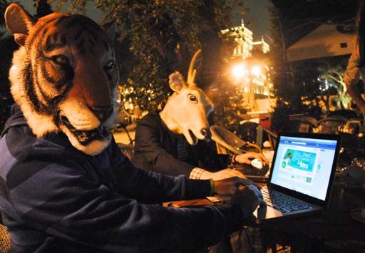 В Баку состоялся эко-маскарад, посвященный "Зеленому фестивалю 2012" (фотосессия)