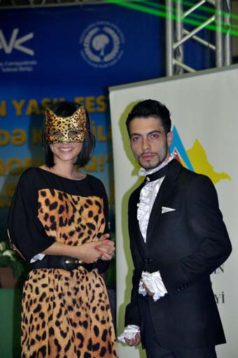 В Баку состоялся эко-маскарад, посвященный "Зеленому фестивалю 2012" (фотосессия)
