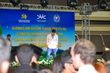 В Баку состоялся эко-маскарад, посвященный "Зеленому фестивалю 2012" (фотосессия)
