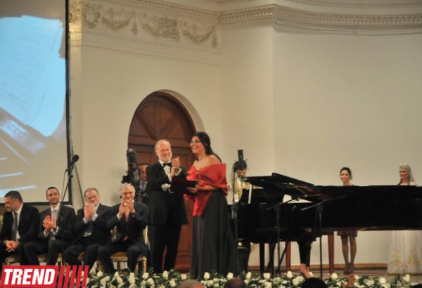 Первый визит в Баку увенчался победой - обладательница Гран-при конкурса имени Бюльбюля Дениз Йетим (фото)