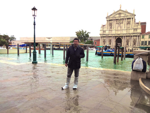 Рафаэль Гаджиев совершил первое гастрольное турне по Европе (фотосессия)