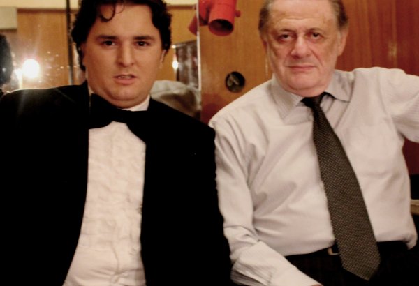 Всемирно известный вокалист выступит с симфоническим оркестром имени Ниязи (фото)