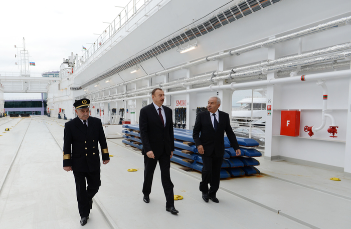 Президент Азербайджана принял участие в церемонии ввода в эксплуатацию паромов "Балакен" и "Барда" (ФОТО)