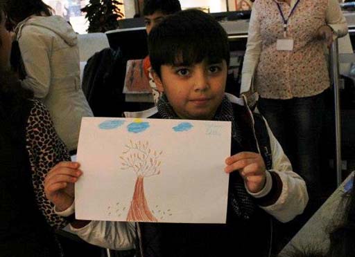 В Баку представлена арт-терапия "Древнее искусство эбру и шепот рисунков" (фотосессия)