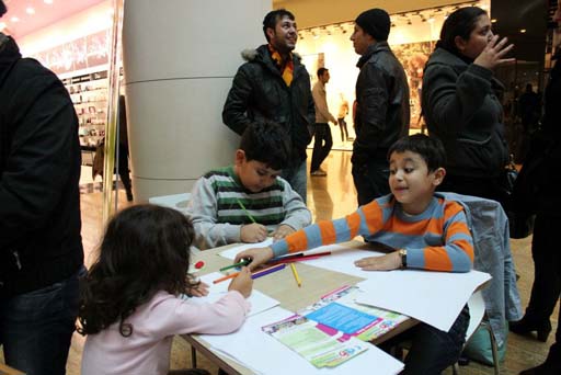 В Баку представлена арт-терапия "Древнее искусство эбру и шепот рисунков" (фотосессия)