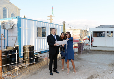 Президент Азербайджана ознакомился с ходом благоустройства территории вокруг площади Государственного флага (ФОТО)