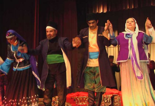 В Баку реализован проект "Что мы знаем о театре?"