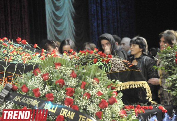 Мой отец вознесся на небеса, превратившись в звезду - дочь Яшара Нури (фото)