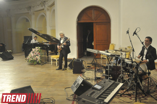 В Баку состоялся концерт в поддержку телеведущего Гаджи Нурана Гусейнова (фотосессия)