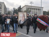 Мой отец вознесся на небеса, превратившись в звезду - дочь Яшара Нури (фото)