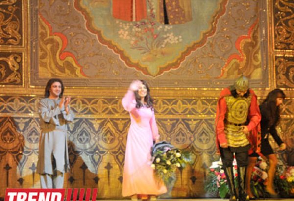 В Баку с аншлагом представлена первая опера мусульманского Востока "Лейли и Меджнун" (фотосессия)