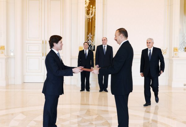 Президент Азербайджана принял верительные грамоты послов ряда стран (версия 2)