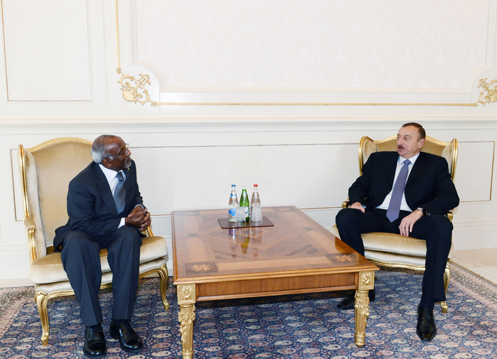 Президент Азербайджана принял верительные грамоты послов ряда стран (версия 2)