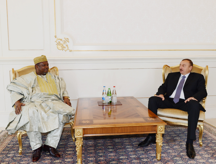 Президент Азербайджана принял верительные грамоты послов ряда стран (версия 2)