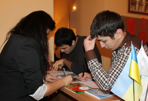 Азербайджанская молодежь провела в Украине мероприятие "Не дай СПИДу шанс" (фото)