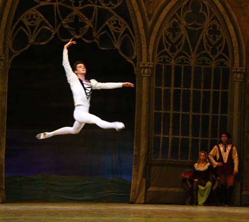 Бакинский зритель очень чуткий и доброжелательный - народная артистка России Мария Аллаш (фото)