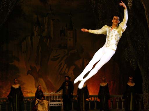 Бакинский зритель очень чуткий и доброжелательный - народная артистка России Мария Аллаш (фото)