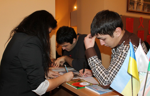 Азербайджанская молодежь провела в Украине мероприятие "Не дай СПИДу шанс" (фото)