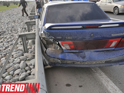 В Баку произошло ДТП - на месте происшествия четыре бригады скорой помощи