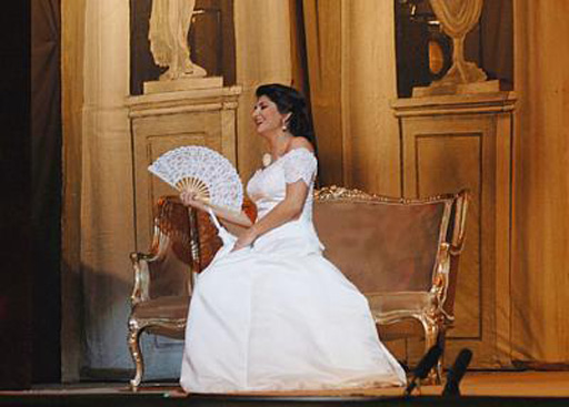 Динара Алиева исполнила партию Татьяны в новой постановке "Евгения Онегина" в Венской опере