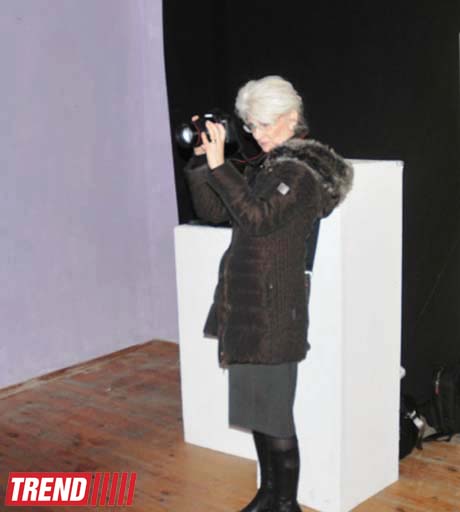 В Баку представлен проект испанской художницы "Осужденный город в пустыне проклятых"  (фото)