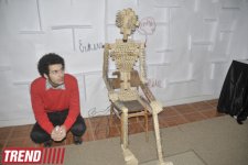В Баку представлены креативные проекты  - эмбрион, инсталляция из зеркал, тело с гвоздями…(фото)