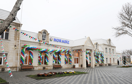 Президент Азербайджана ознакомился с реконструированным зданием вокзала на станции Горадиз (ФОТО)