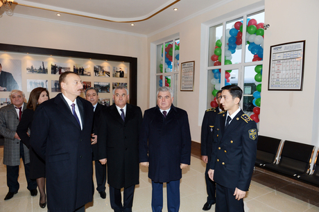 Президент Азербайджана ознакомился с реконструированным зданием вокзала на станции Горадиз (ФОТО)