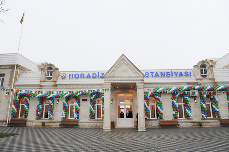 Президент Азербайджана ознакомился с реконструированным зданием вокзала на станции Горадиз (ФОТО)