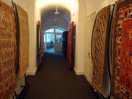 В Чехии представлено азербайджанское искусство – оружие, ковры, посуда (фотосессия)