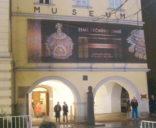 В Чехии представлено азербайджанское искусство – оружие, ковры, посуда (фотосессия)