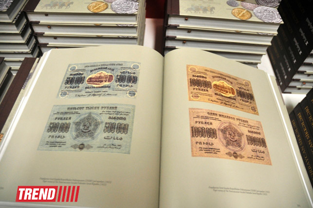 В Баку представлена уникальная книга "Монеты Азербайджана" (фотосессия)