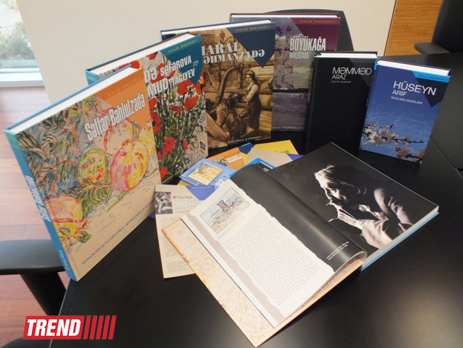 В Баку представлена уникальная книга "Монеты Азербайджана" (фотосессия)