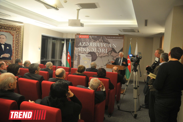 В Баку представлена уникальная книга "Монеты Азербайджана" (фотосессия)