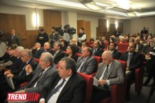 В Баку представлена уникальная книга "Монеты Азербайджана" (фотосессия)