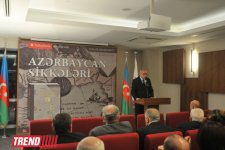 В Баку представлена уникальная книга "Монеты Азербайджана" (фотосессия)