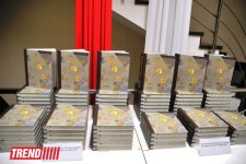 В Баку представлена уникальная книга "Монеты Азербайджана" (фотосессия)
