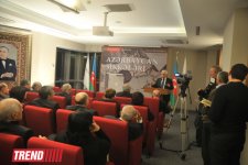 В Баку представлена уникальная книга "Монеты Азербайджана" (фотосессия)