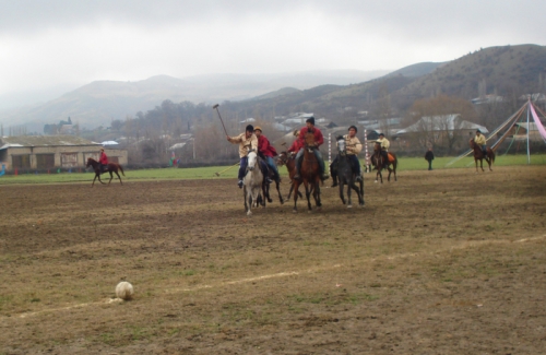 Британское издание “The Telegraph” представило репортаж о древней азербайджанской игре "Човган" (ФОТО)